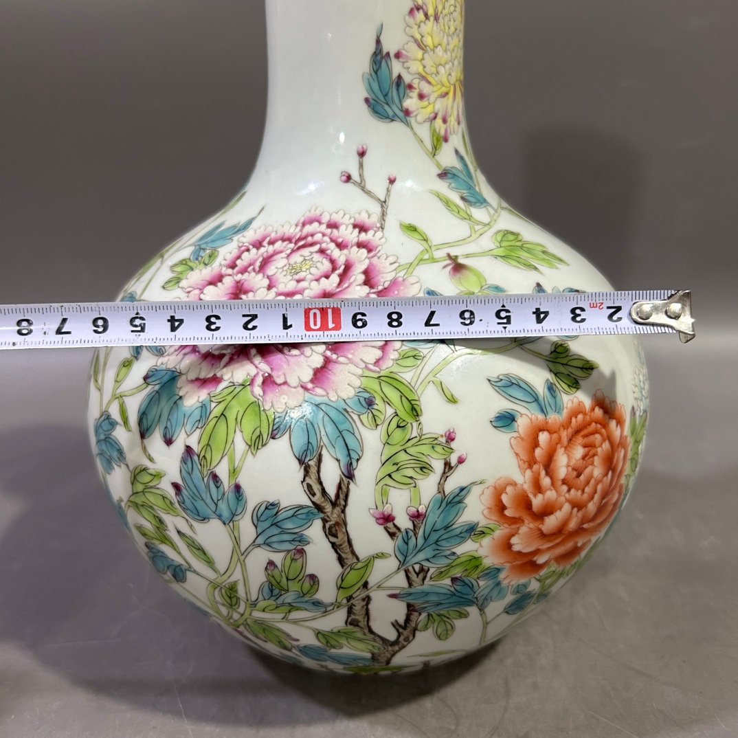 Qing Dynasty Yongzheng pastel peony flower celestial sphere Vase