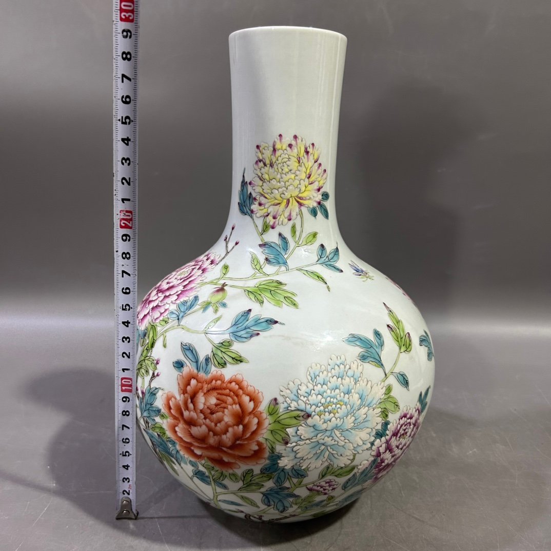 Qing Dynasty Yongzheng pastel peony flower celestial sphere Vase