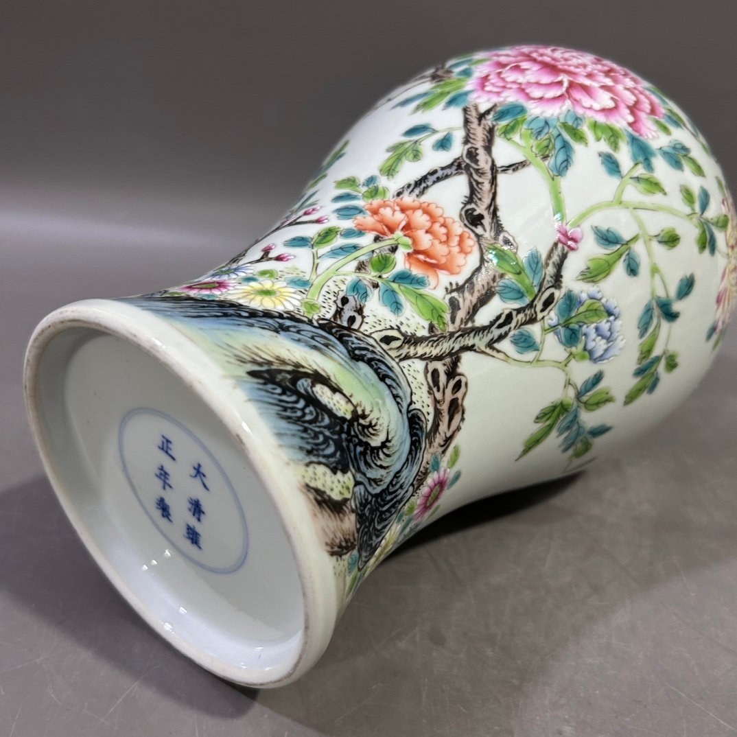 Qing Dynasty Yongzheng pastel peony vase