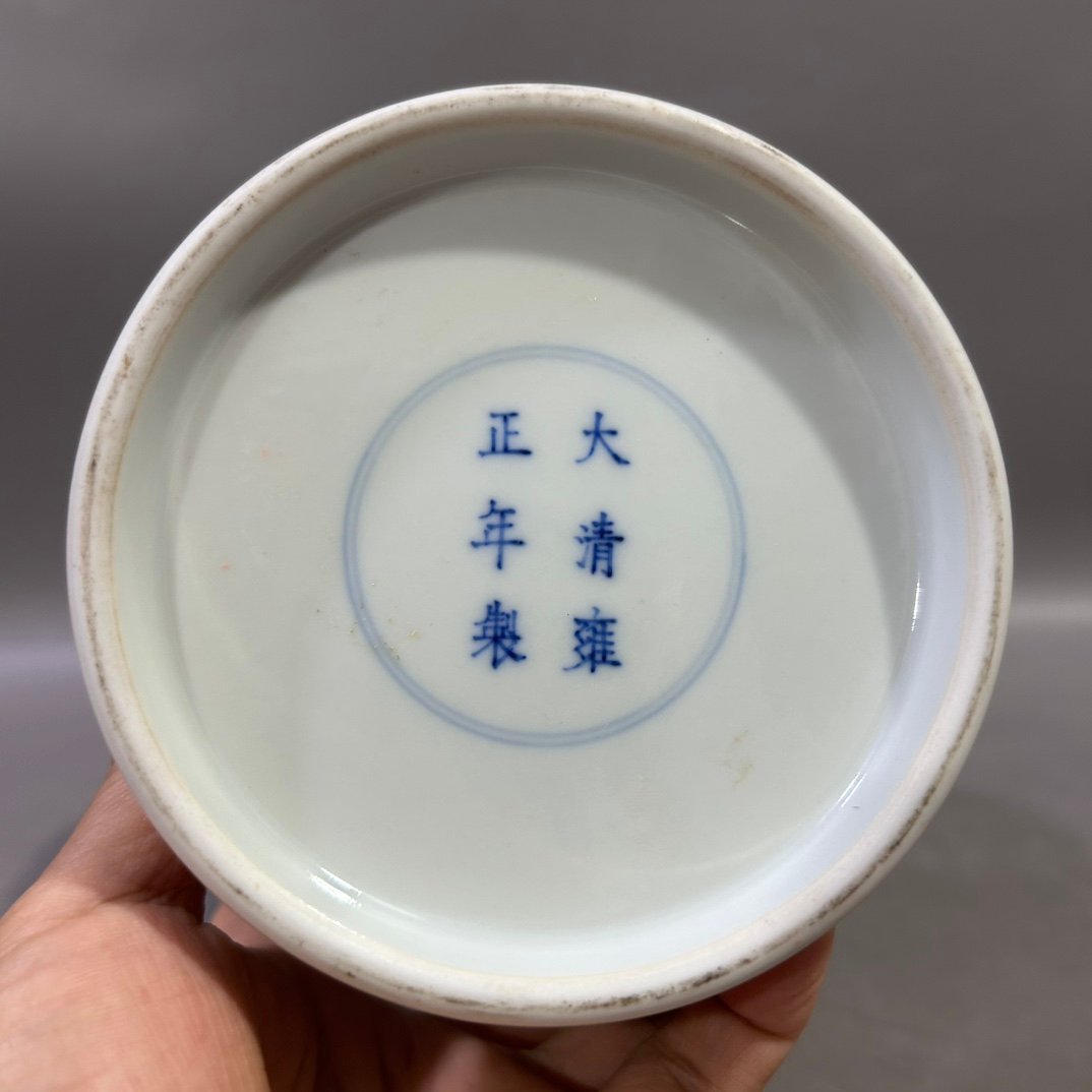 Qing Dynasty Yongzheng pastel peony vase