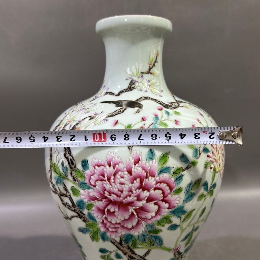 Qing Dynasty Yongzheng pastel peony vase