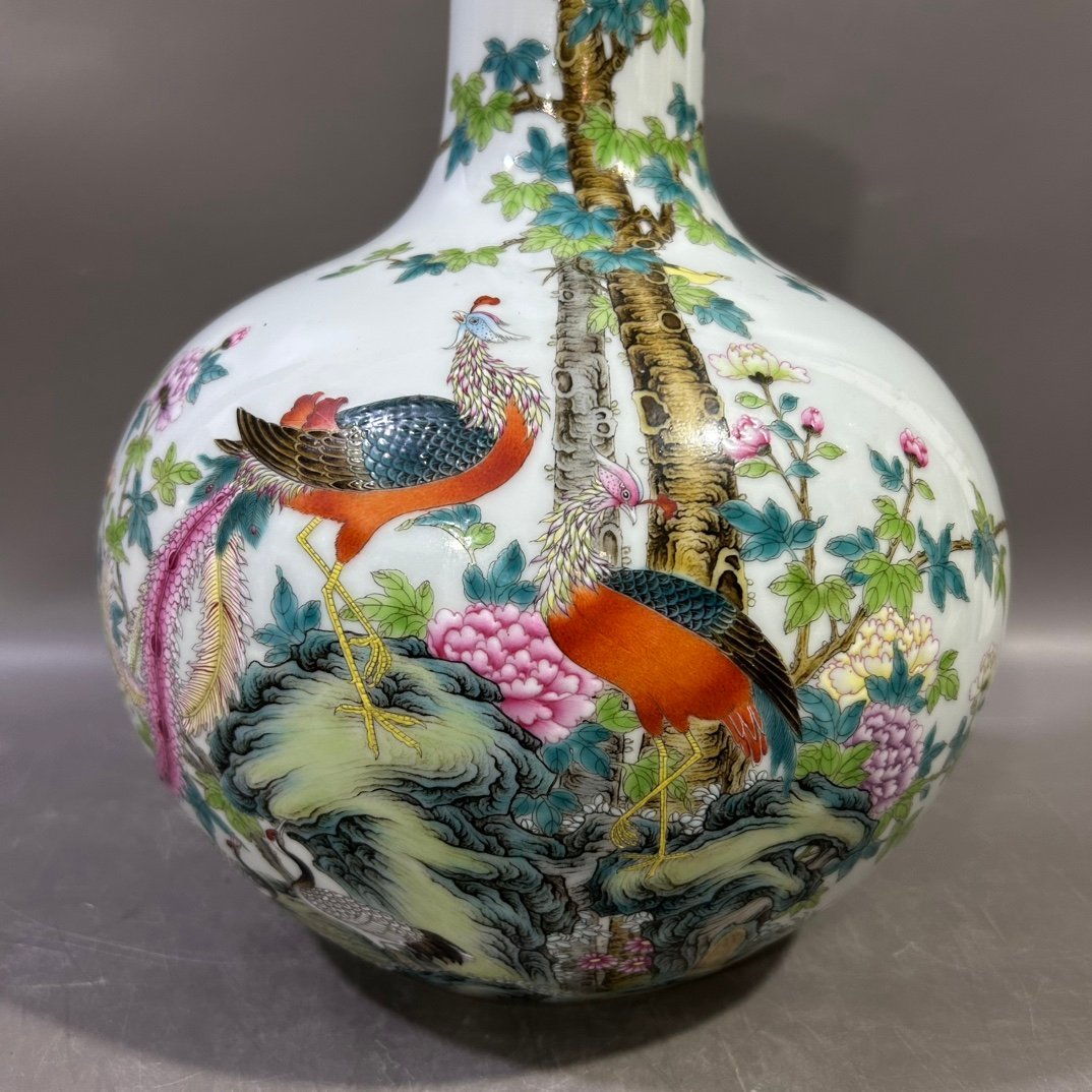 Qing Dynasty Yongzheng pastel pastel flowers birds phoenix and peony celestial sphere vase