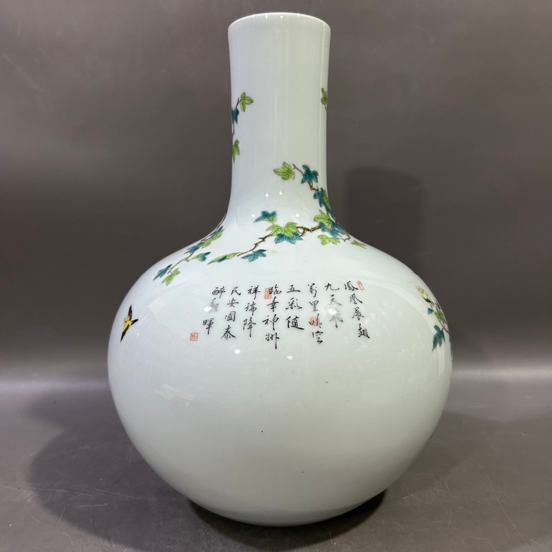 Qing Dynasty Yongzheng pastel pastel flowers birds phoenix and peony celestial sphere vase
