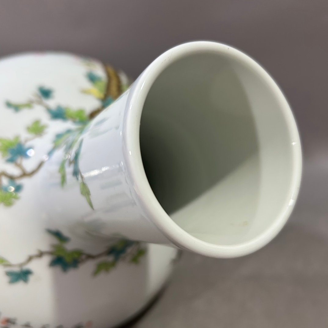 Qing Dynasty Yongzheng pastel pastel flowers birds phoenix and peony celestial sphere vase