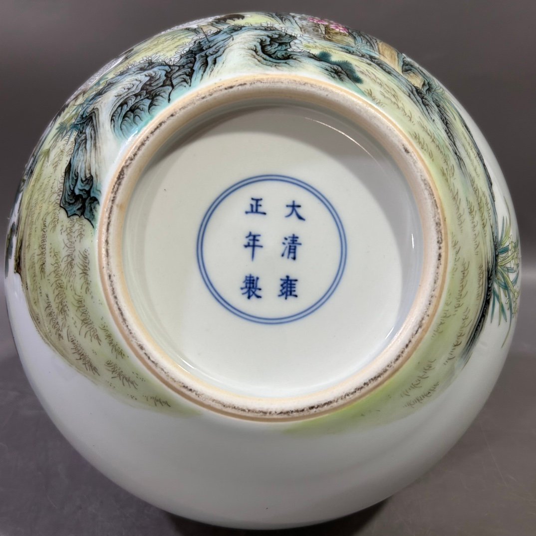 Qing Dynasty Yongzheng pastel pastel flowers birds phoenix and peony celestial sphere vase