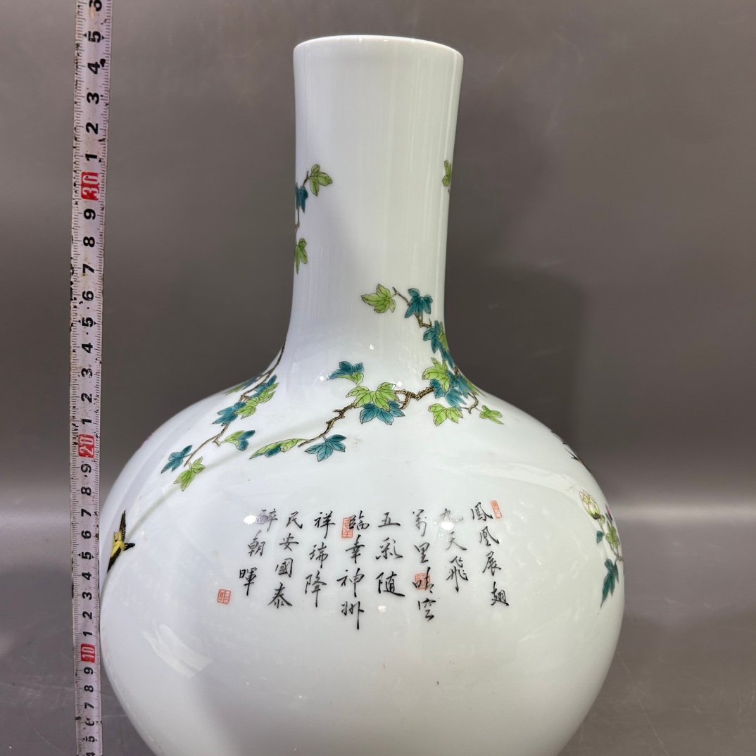 Qing Dynasty Yongzheng pastel pastel flowers birds phoenix and peony celestial sphere vase