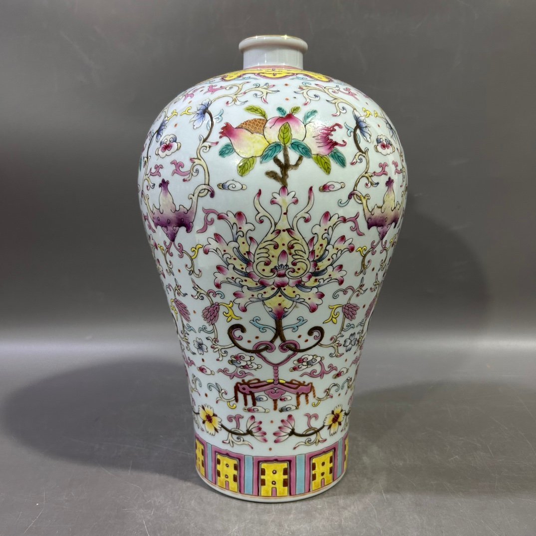 Qing Dynasty Yongzheng pastel flower pomegranate plum vase