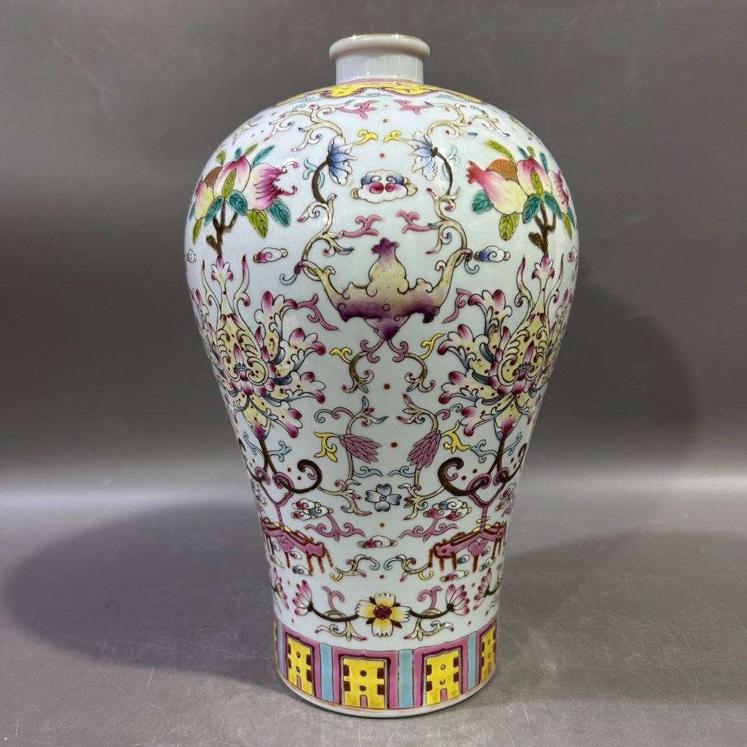 Qing Dynasty Yongzheng pastel flower pomegranate plum vase