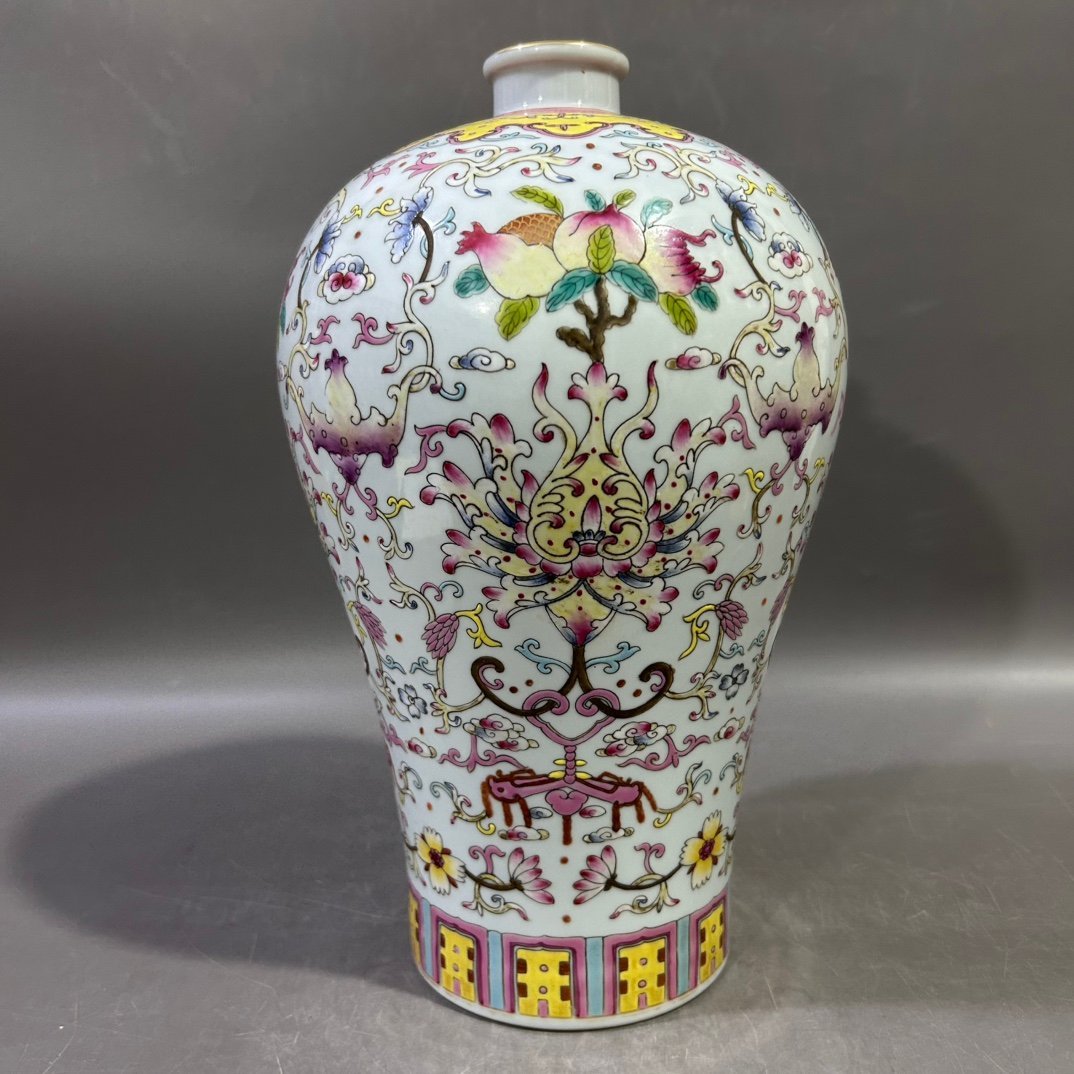 Qing Dynasty Yongzheng pastel flower pomegranate plum vase