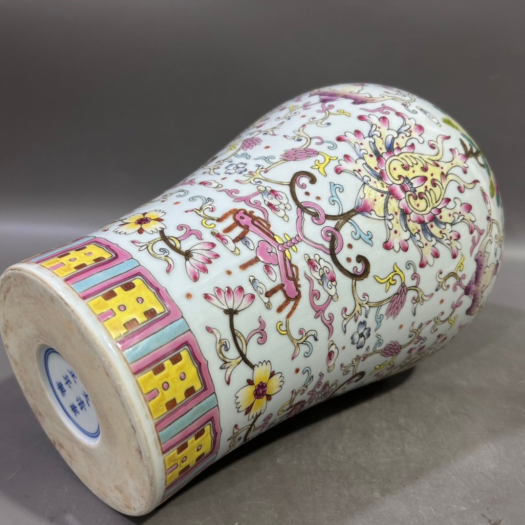 Qing Dynasty Yongzheng pastel flower pomegranate plum vase