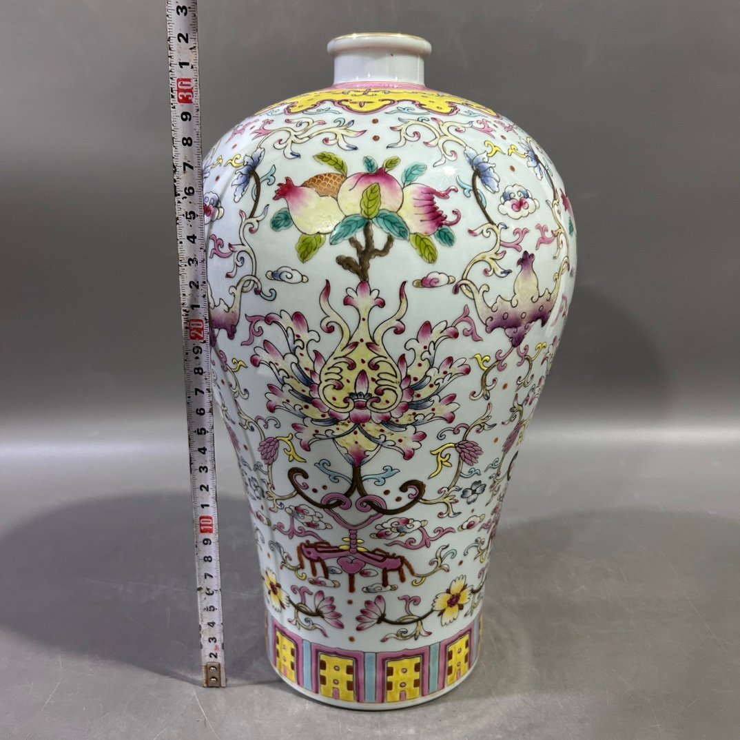 Qing Dynasty Yongzheng pastel flower pomegranate plum vase