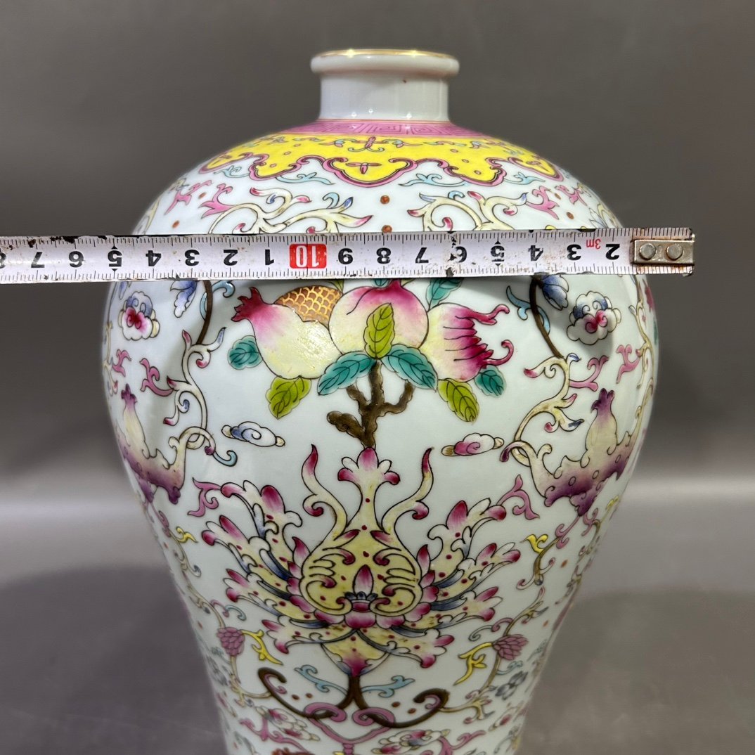Qing Dynasty Yongzheng pastel flower pomegranate plum vase
