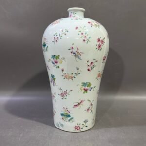 Qing Dynasty Yongzheng Pastel Flower Butterfly Plum Vase