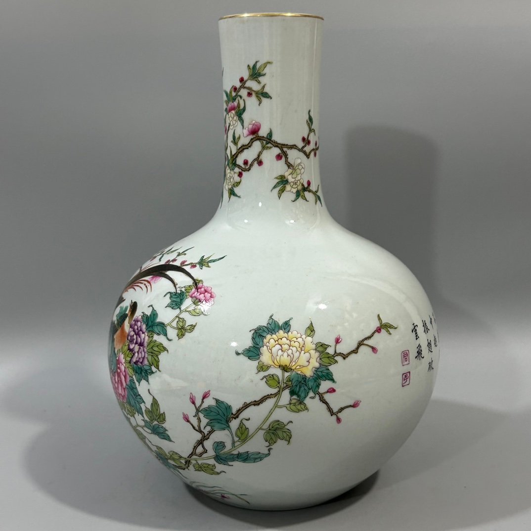 Qing Dynasty Yongzheng Pastel Flower and Bird Celestial Sphere vase