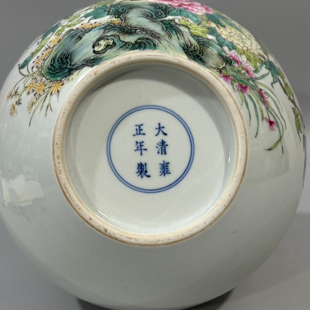 Qing Dynasty Yongzheng Pastel Flower and Bird Celestial Sphere vase