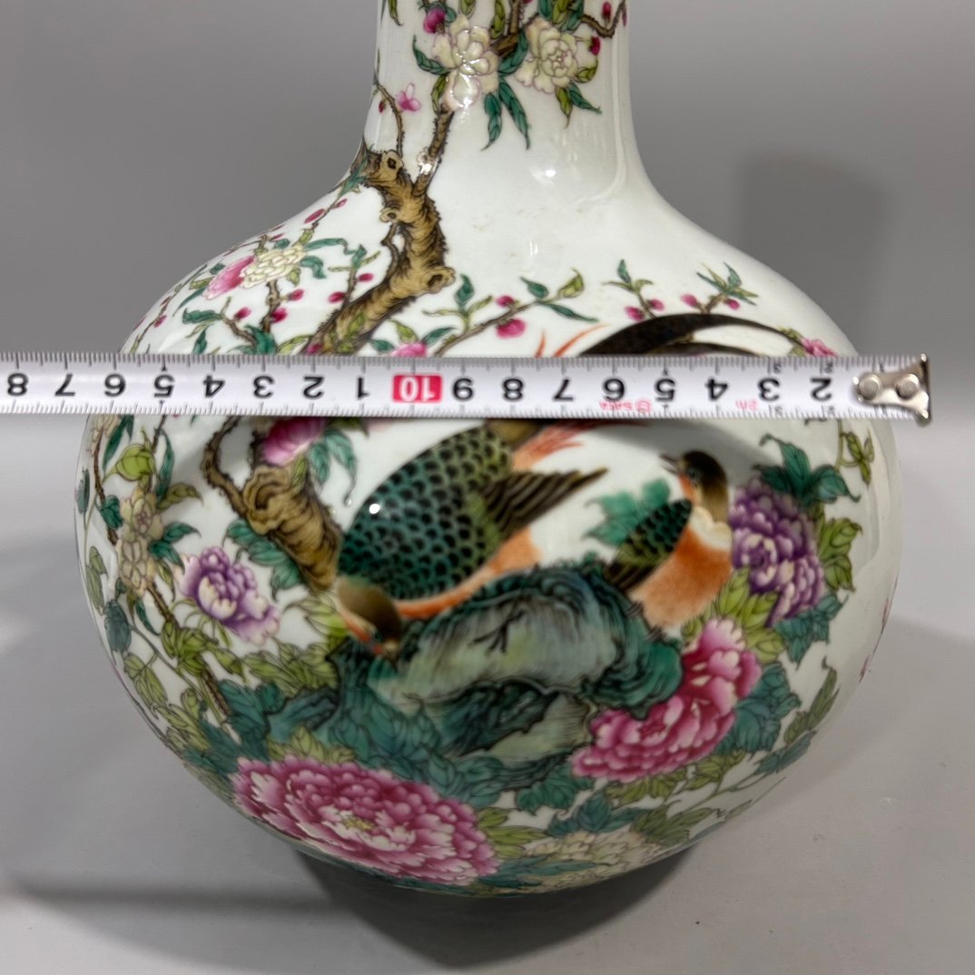 Qing Dynasty Yongzheng Pastel Flower and Bird Celestial Sphere vase