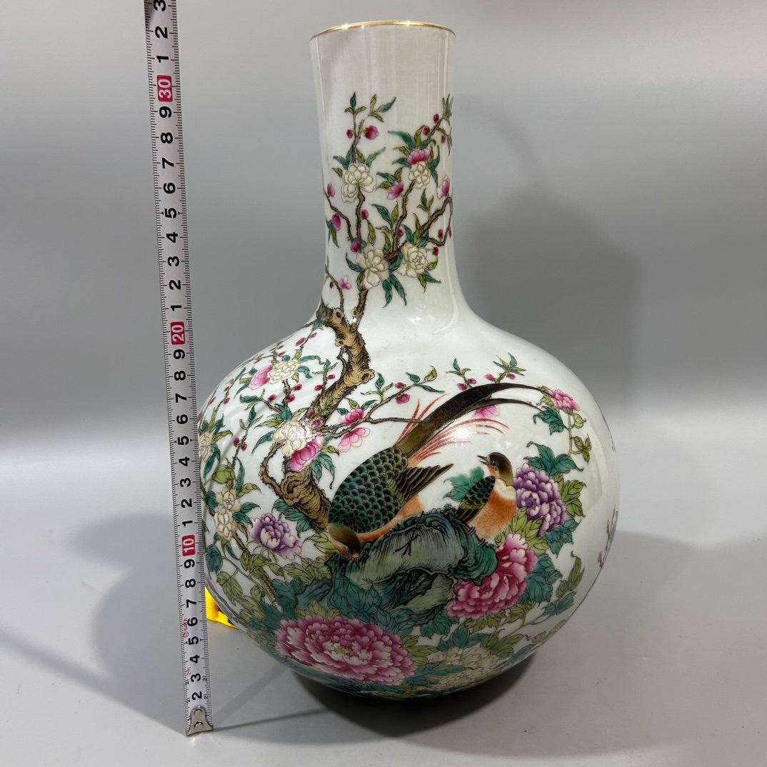Qing Dynasty Yongzheng Pastel Flower and Bird Celestial Sphere vase