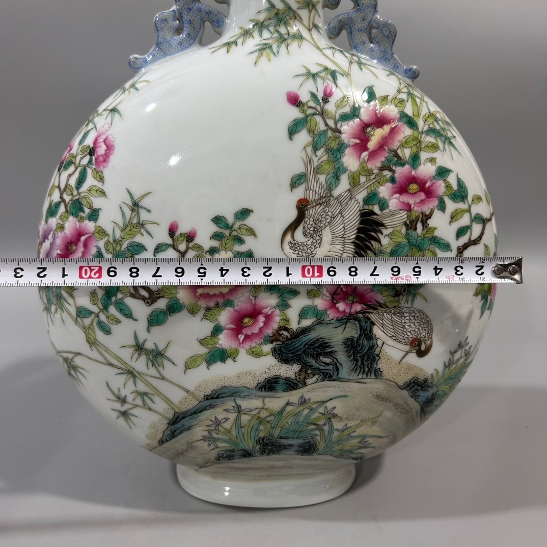 Qing Dynasty Yongzheng pastel flower and bird holding moon vase