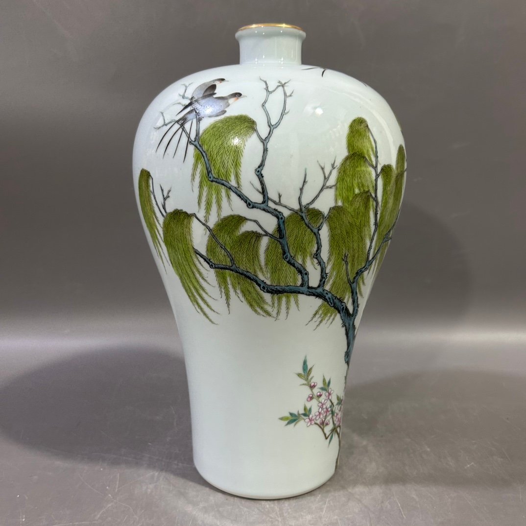 Qing Dynasty Yongzheng pastel flower and bird catkins plum vase