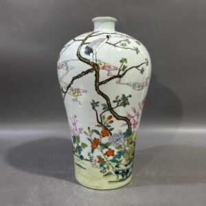 Qing Dynasty Yongzheng pastel flower and bird plum vase