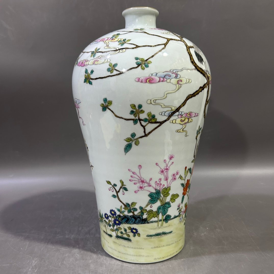 Qing Dynasty Yongzheng pastel flower and bird plum vase