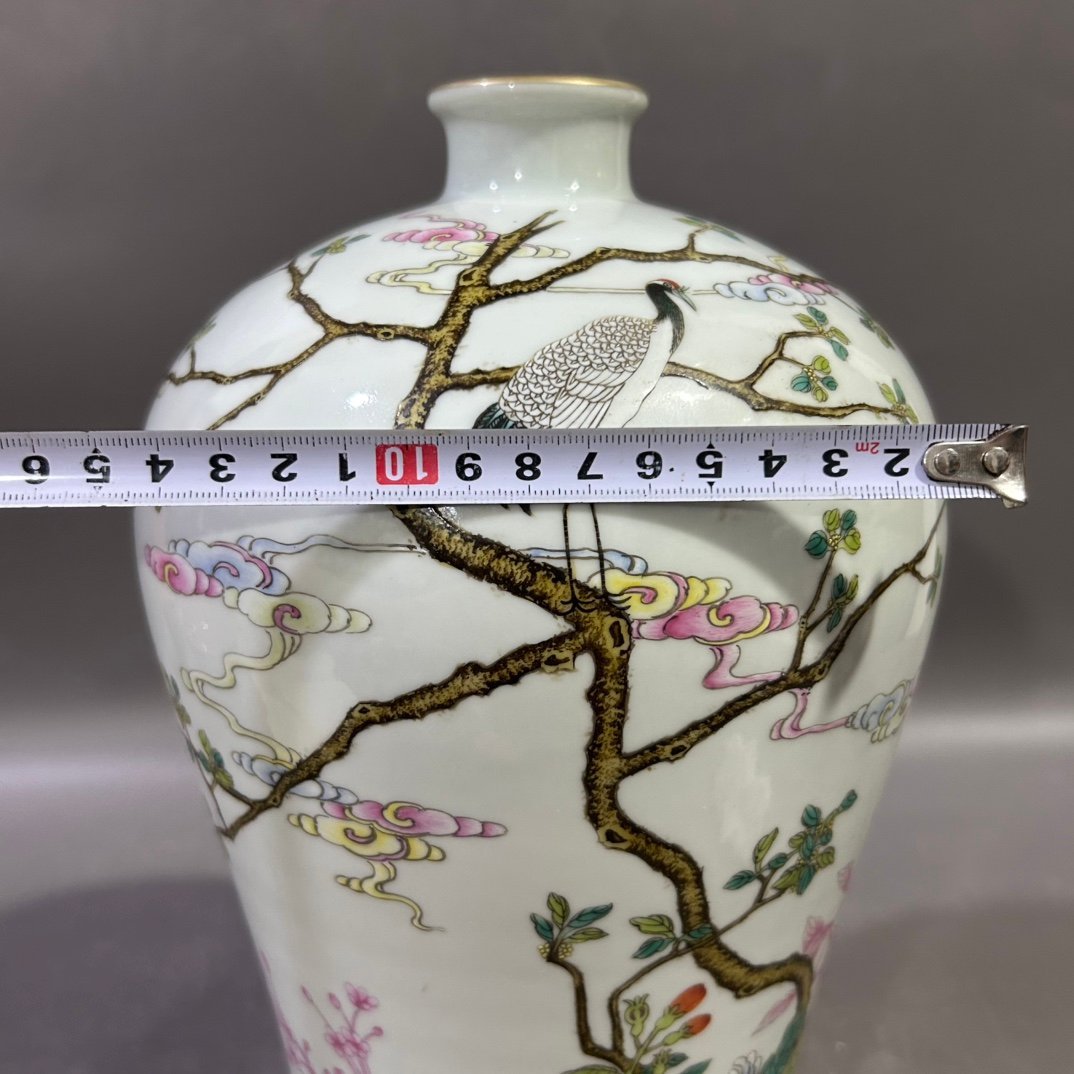 Qing Dynasty Yongzheng pastel flower and bird plum vase
