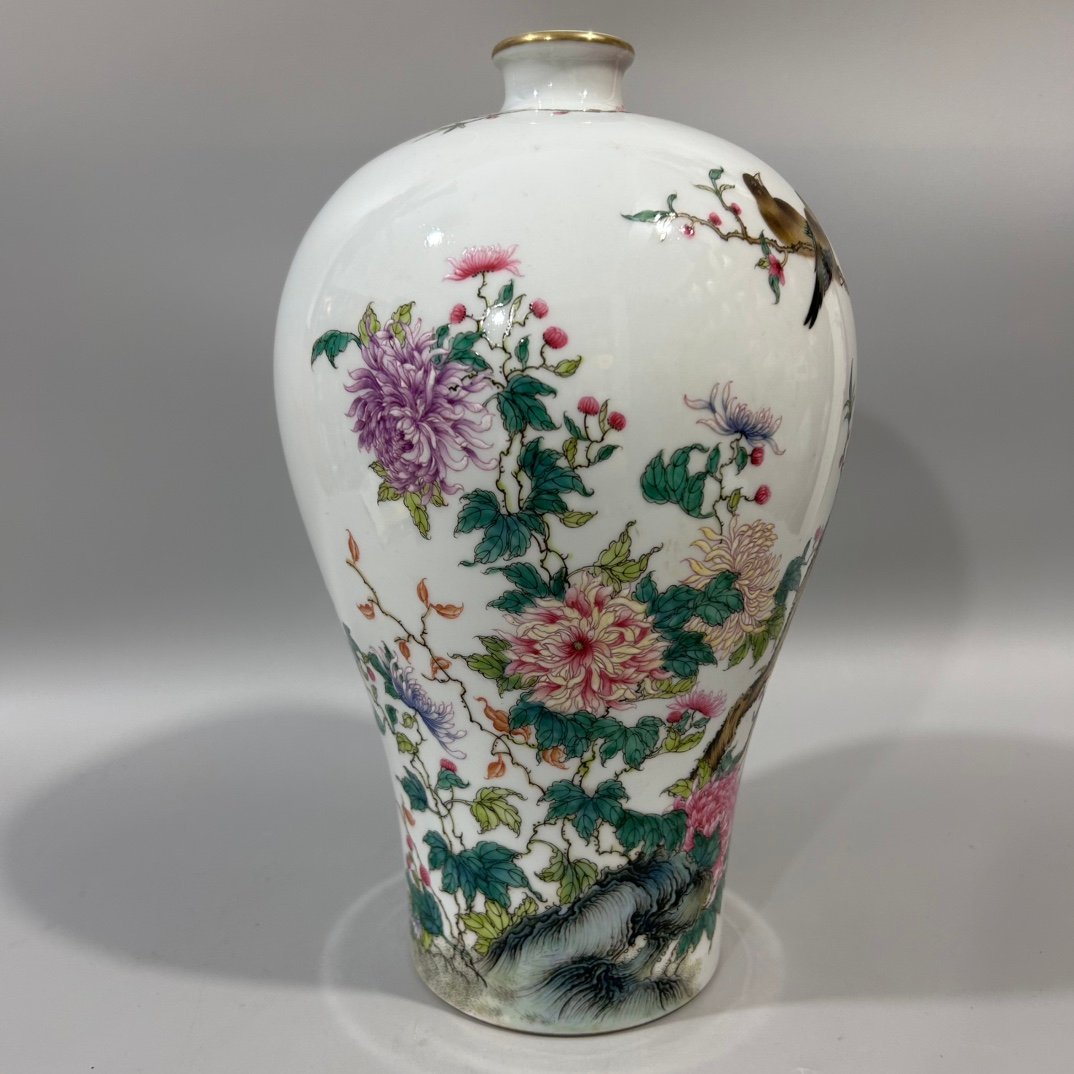 Qing Dynasty Yongzheng pastel flower and bird plum vase