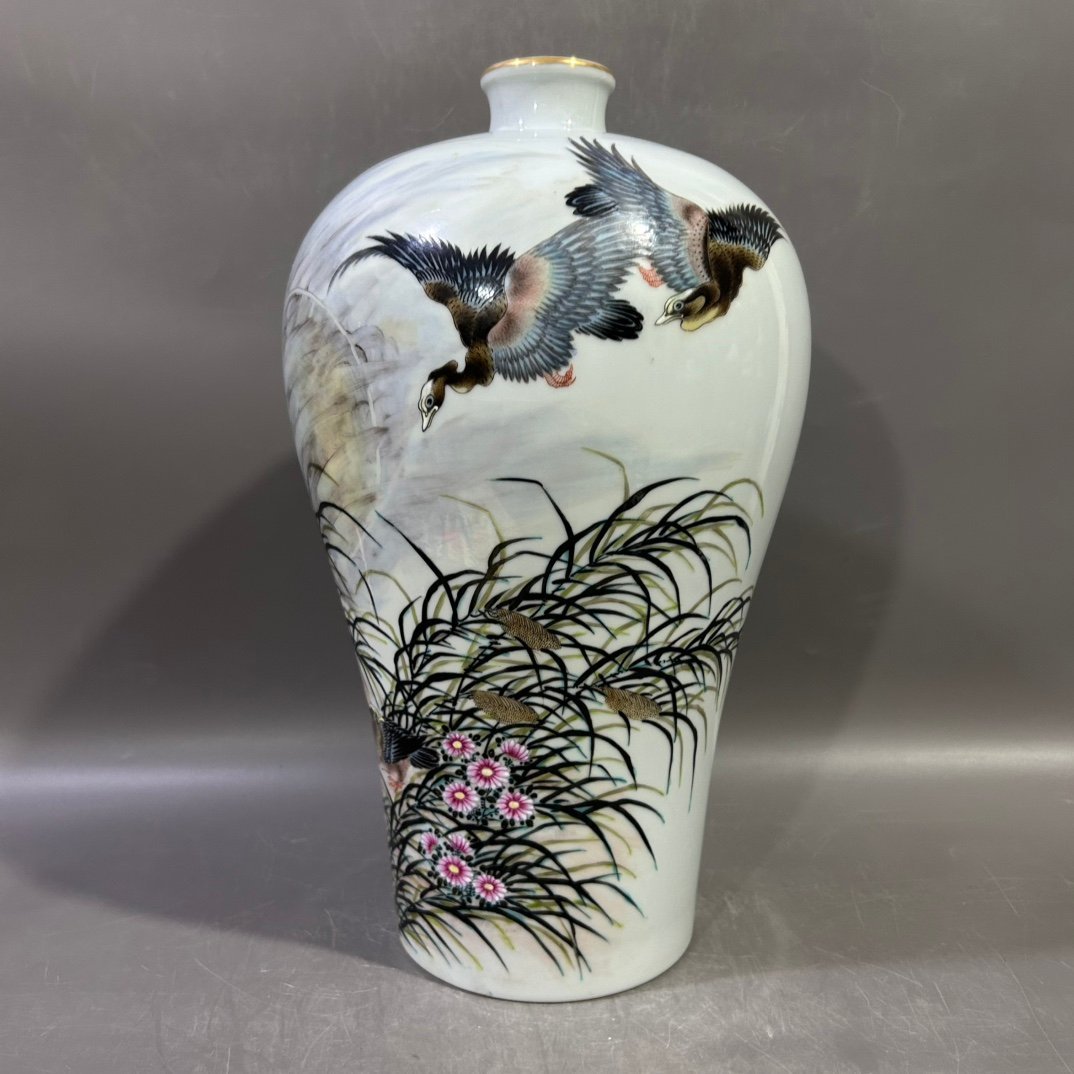 Qing Dynasty Yongzheng Pastel Flower and Bird Plum Vase