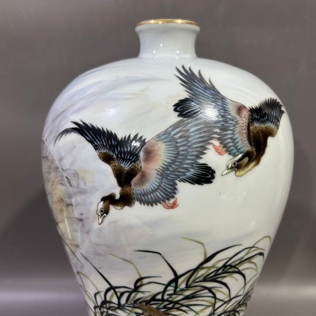 Qing Dynasty Yongzheng Pastel Flower and Bird Plum Vase