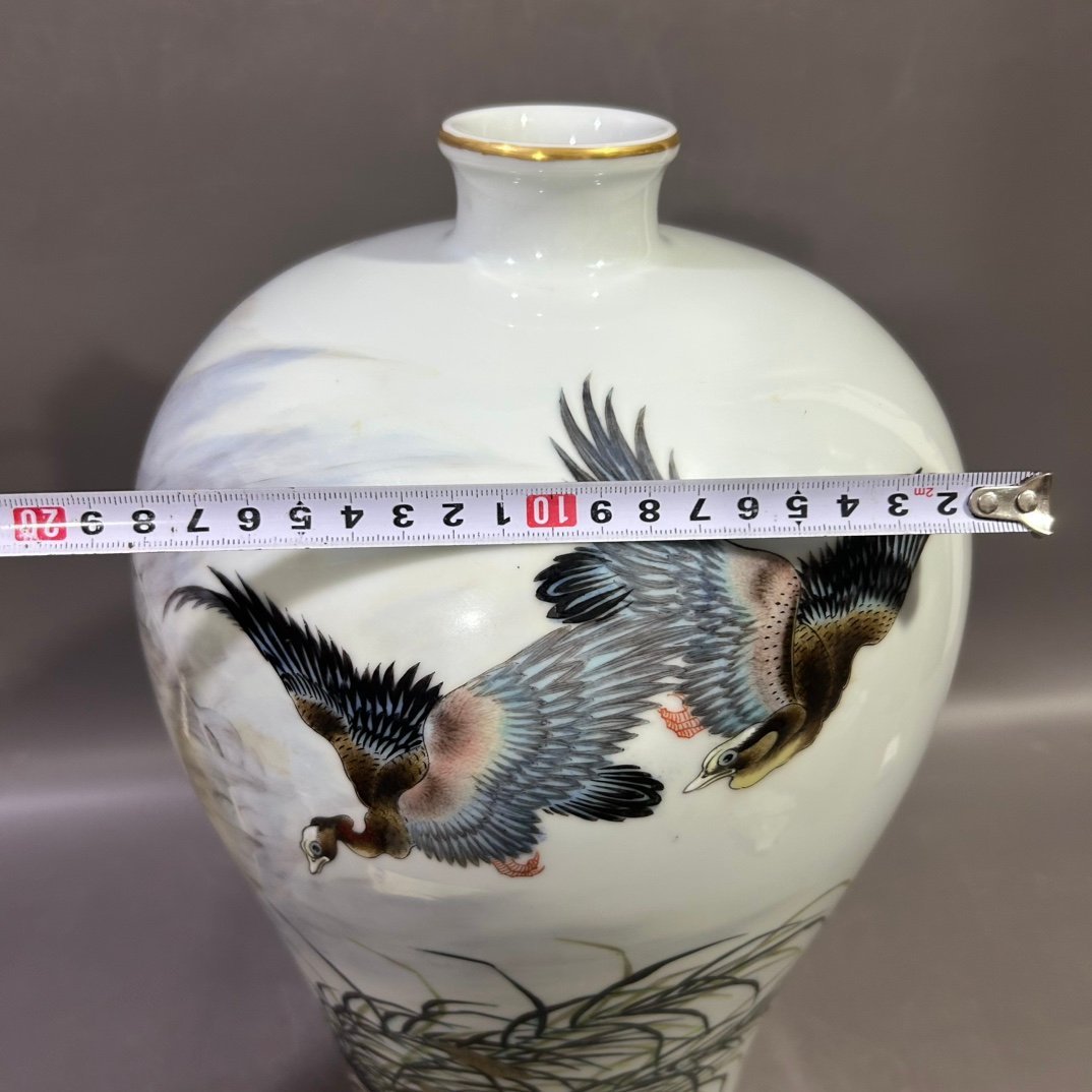 Qing Dynasty Yongzheng Pastel Flower and Bird Plum Vase