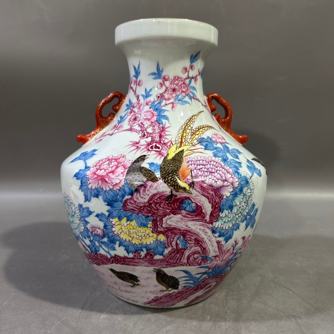 Qing Dynasty Yongzheng pastel flower and bird vase