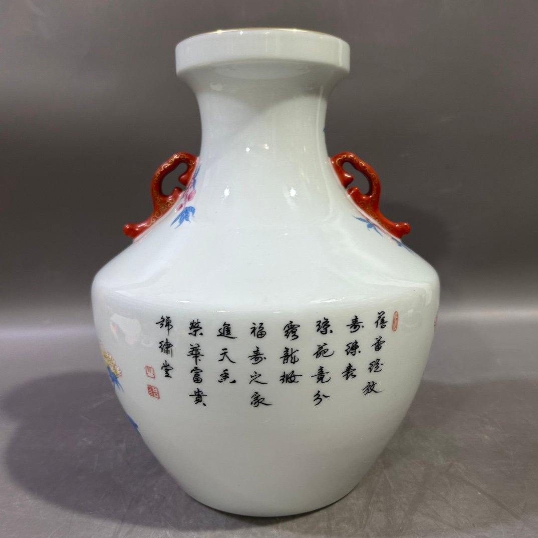 Qing Dynasty Yongzheng pastel flower and bird vase