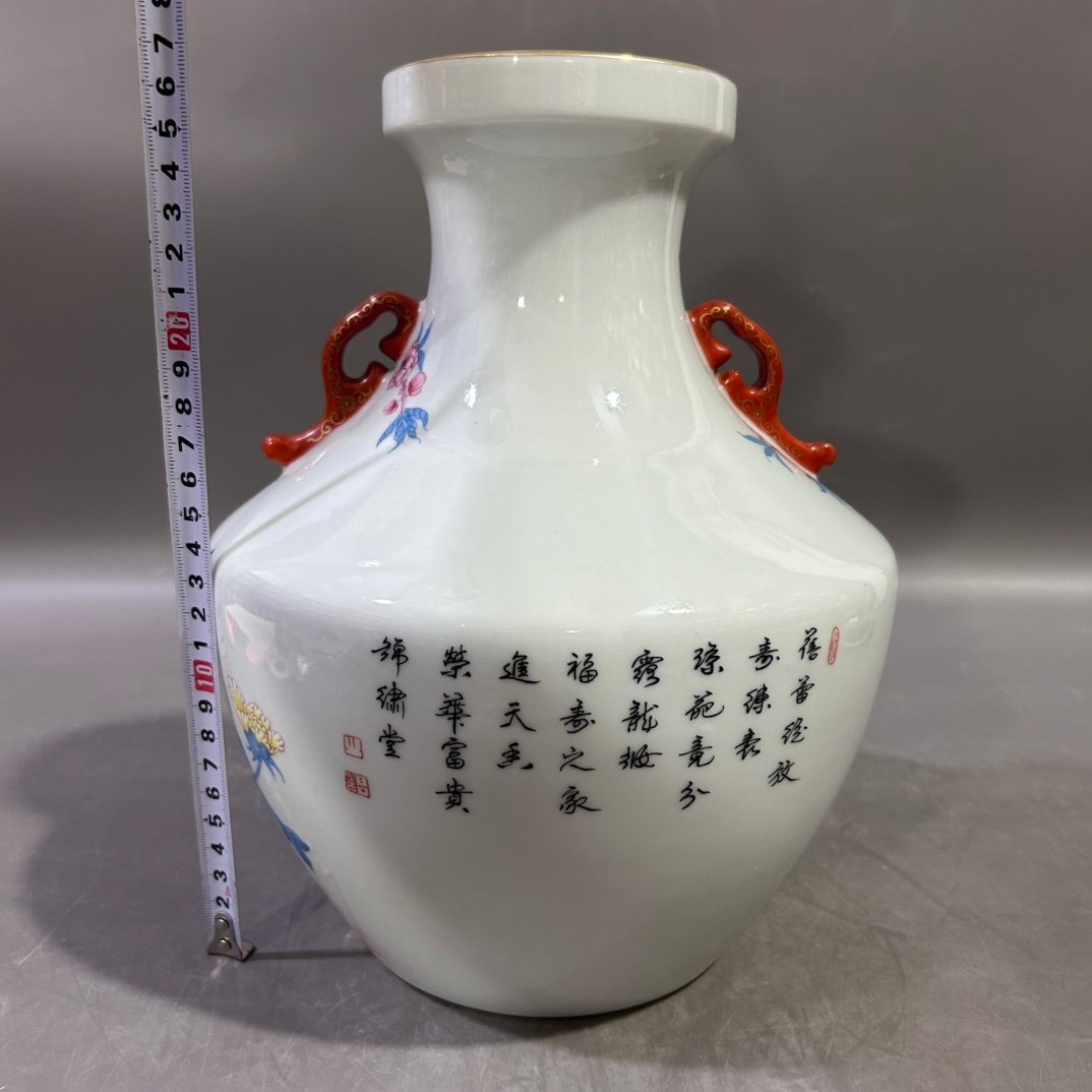 Qing Dynasty Yongzheng pastel flower and bird vase