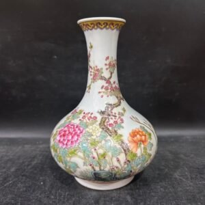 Qing Dynasty Yongzheng pastel flower and bird vase