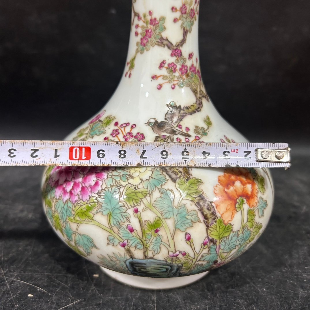 Qing Dynasty Yongzheng pastel flower and bird vase