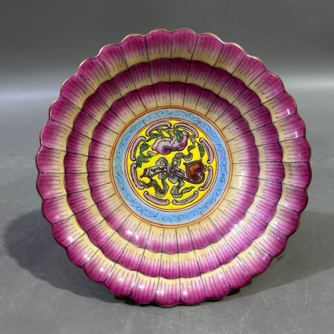 Qing Dynasty Yongzheng Pastel Lotus Fruit Plate