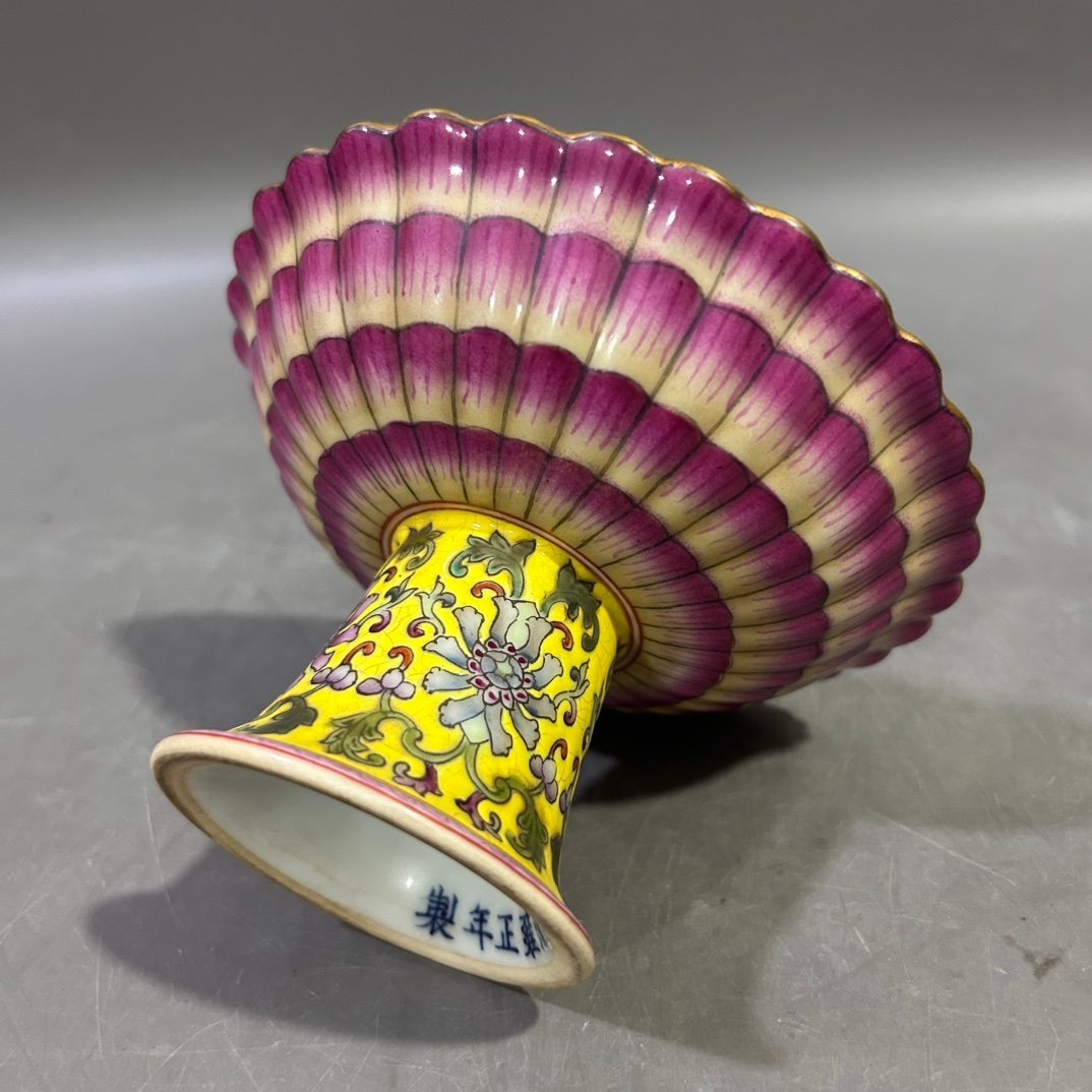 Qing Dynasty Yongzheng Pastel Lotus Fruit Plate
