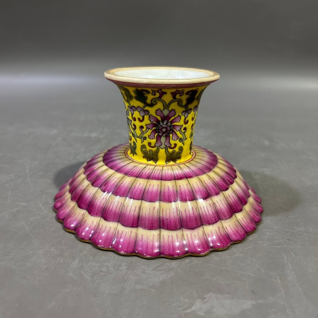Qing Dynasty Yongzheng Pastel Lotus Fruit Plate