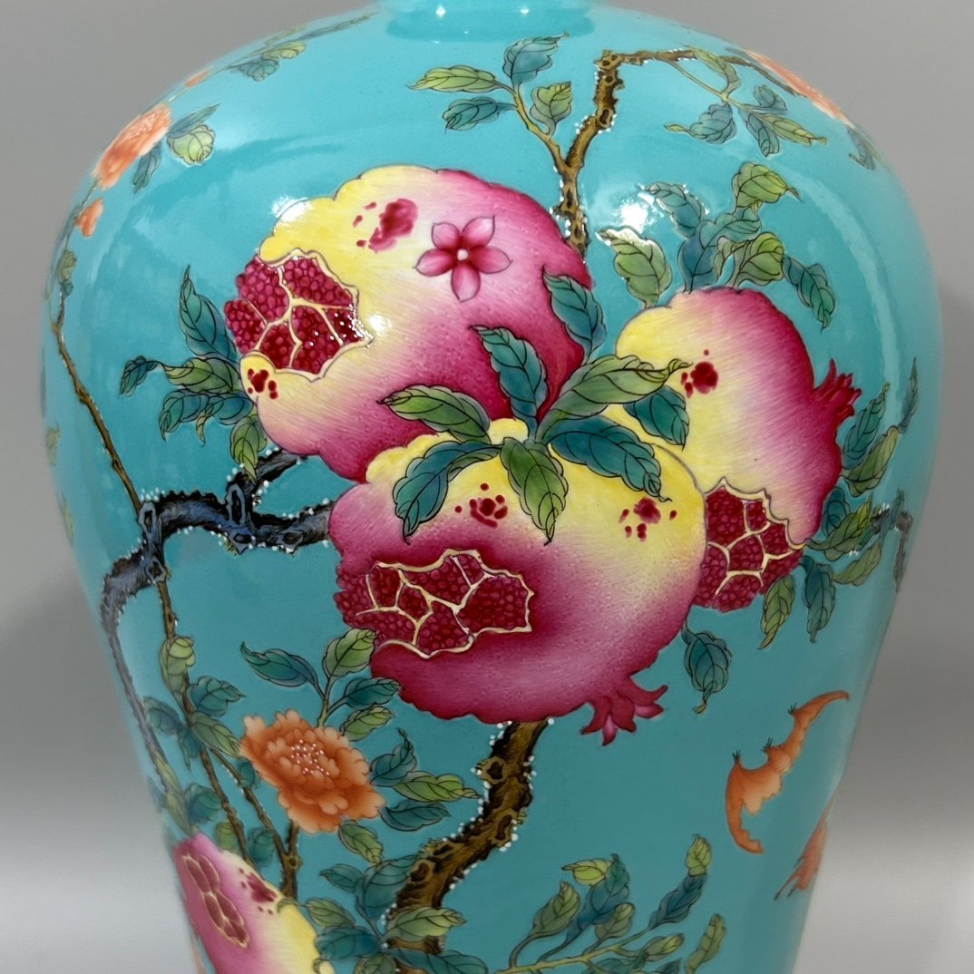 Qing Dynasty Yongzheng green land pastel pomegranate plum vase