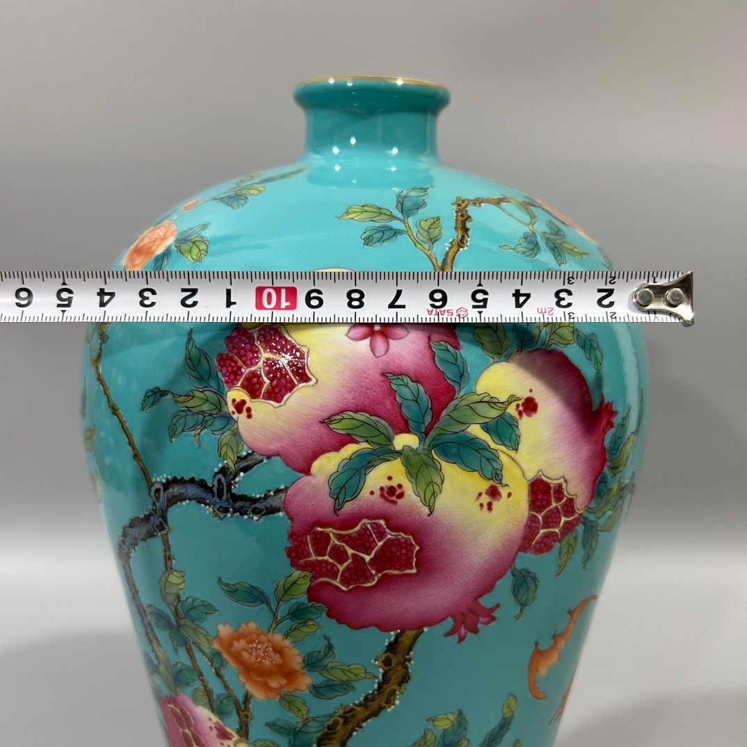 Qing Dynasty Yongzheng green land pastel pomegranate plum vase