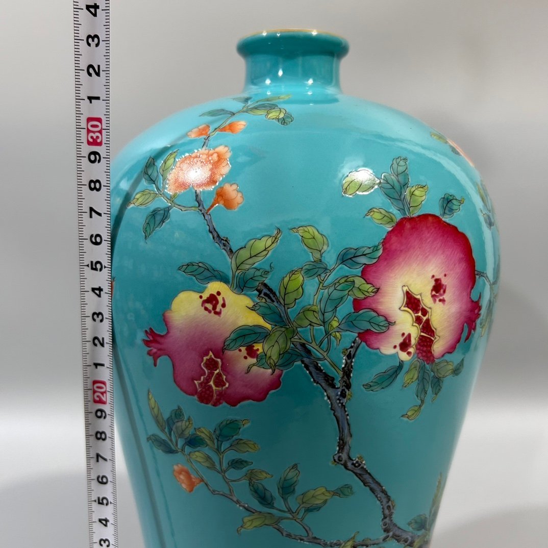 Qing Dynasty Yongzheng green land pastel pomegranate plum vase