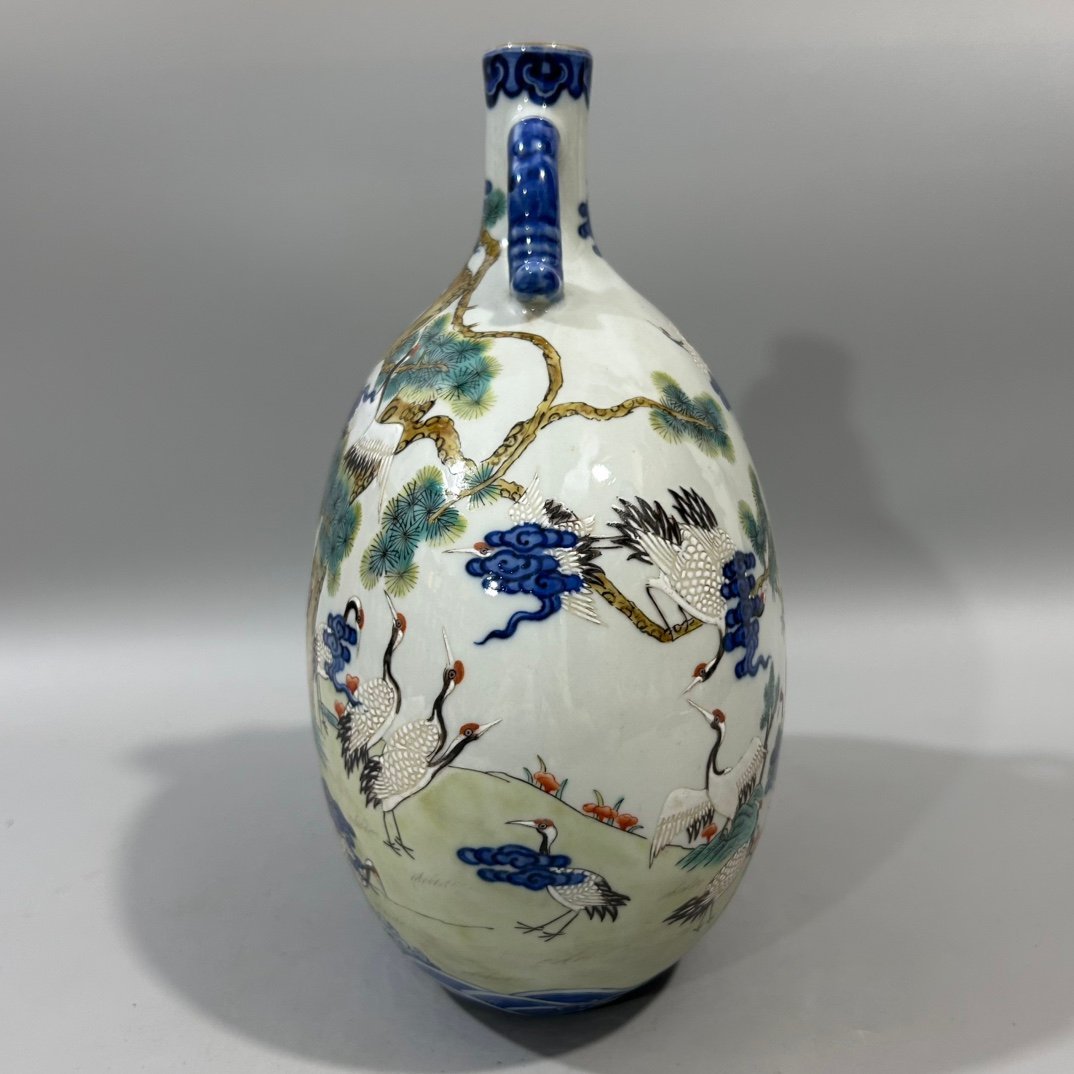 Qing Dynasty Yongzheng blue and white vase with colorful pine and crane holding the moon in spring