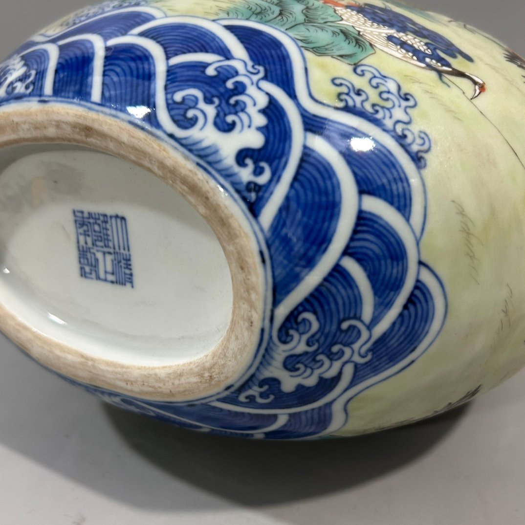 Qing Dynasty Yongzheng blue and white vase with colorful pine and crane holding the moon in spring