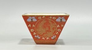 Qing Dynasty Yongzheng pastel coral red flower gold dragon and phoenix pattern