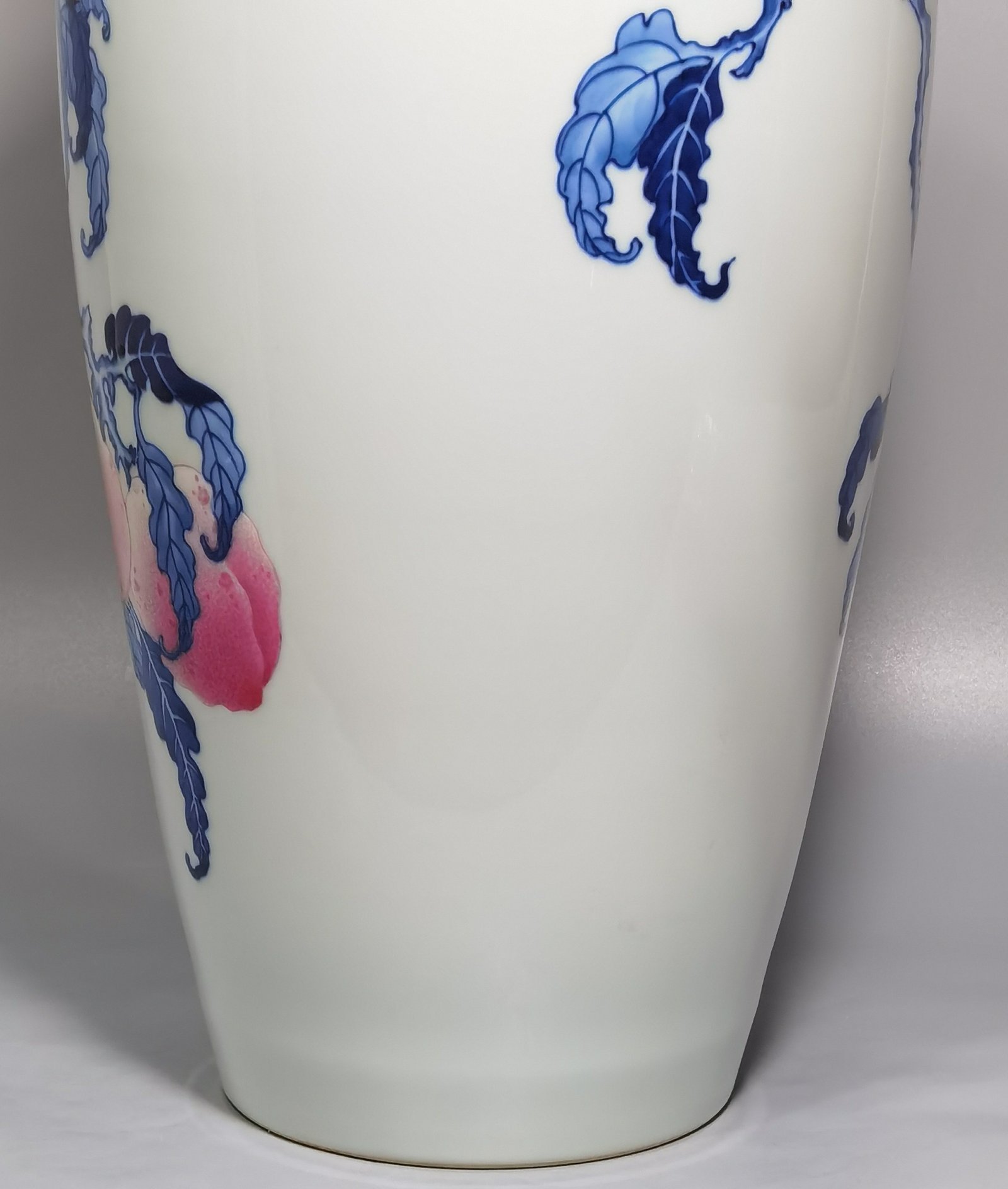 Qing Dynasty Yongzheng Blue and White Pastel Nine Peach Vase