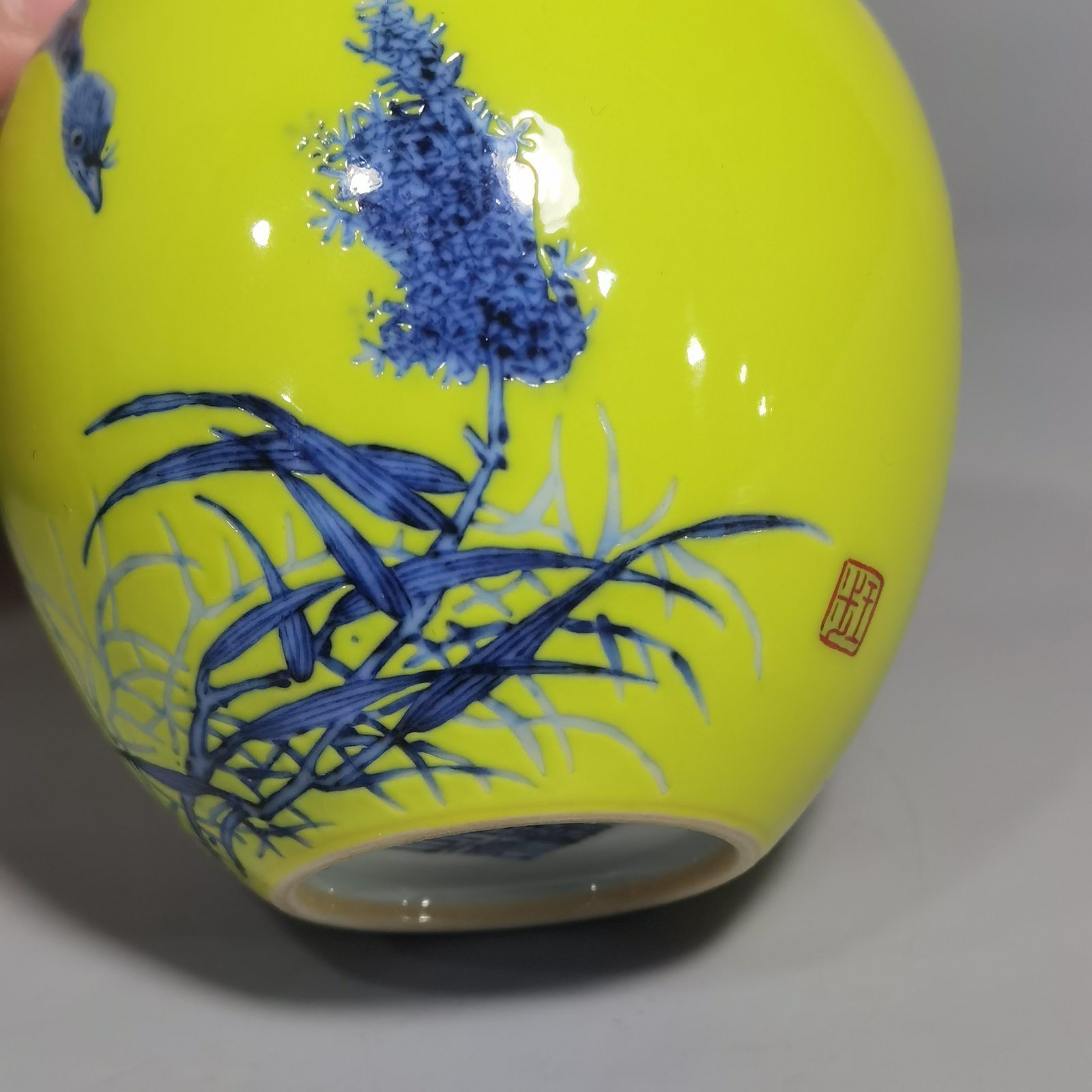 Qing Dynasty Yongzheng style yellow-glazed blue and white water bowl