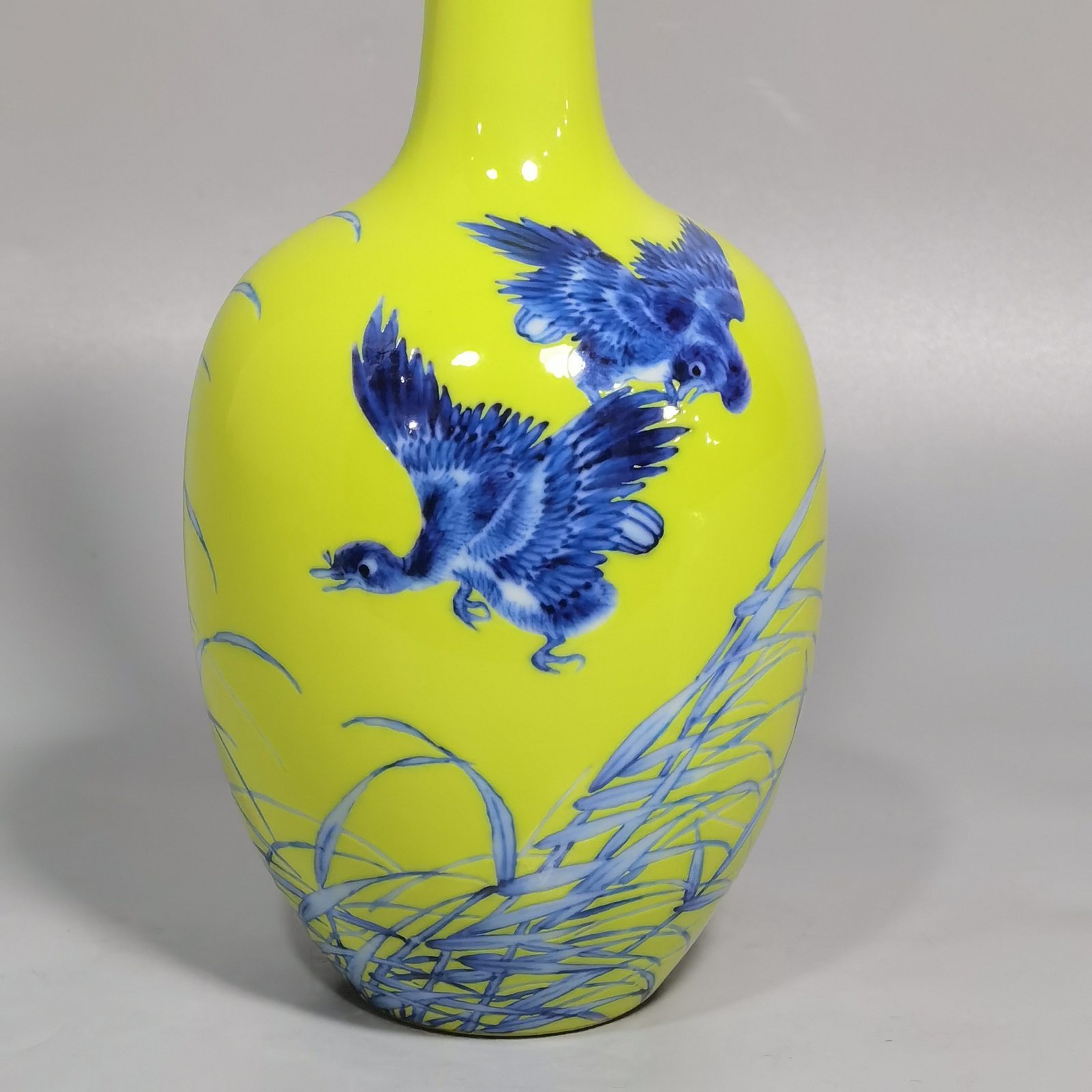 Qing Dynasty Yongzheng style yellow-glazed blue and white reed vase with wild goose poetry pattern