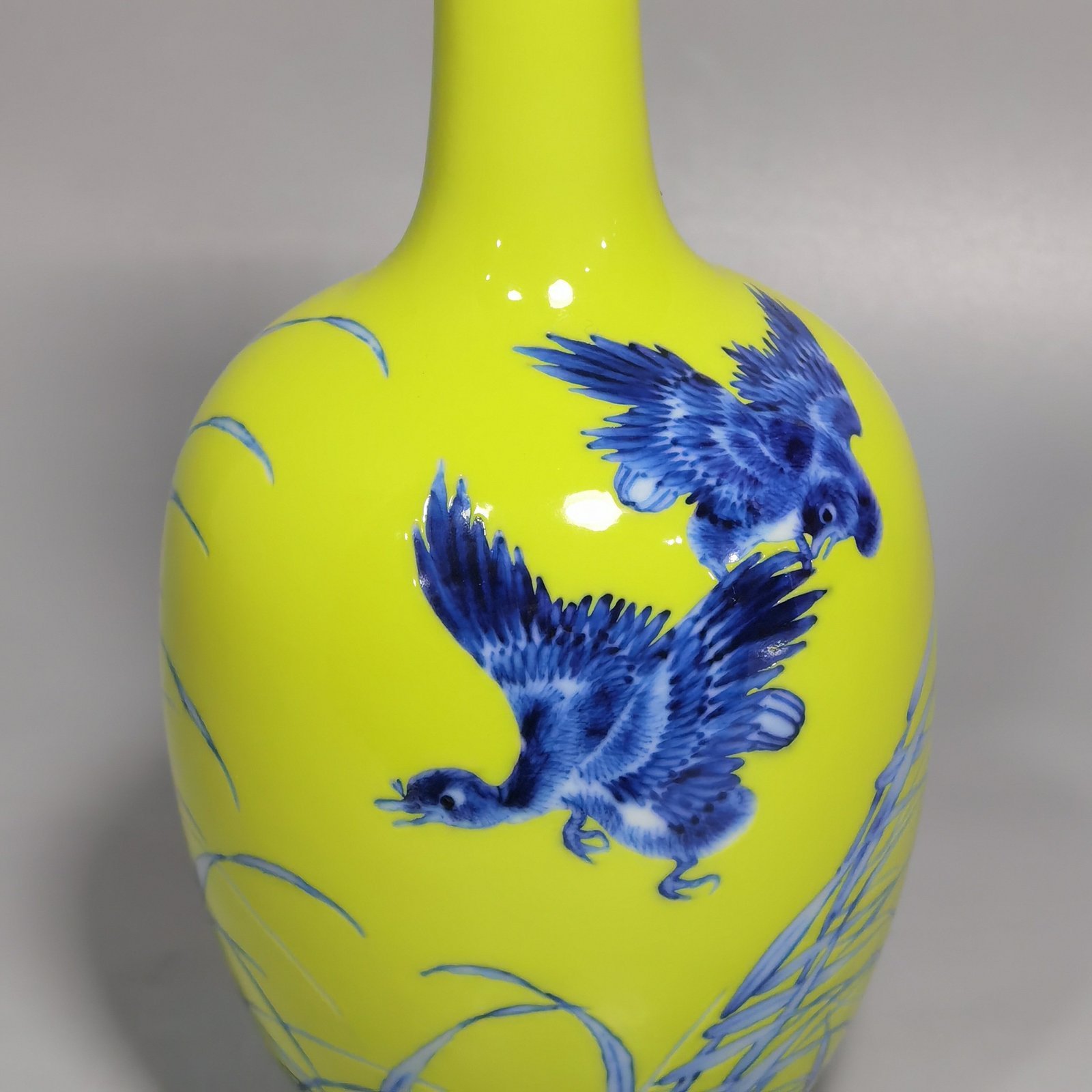 Qing Dynasty Yongzheng style yellow-glazed blue and white reed vase with wild goose poetry pattern