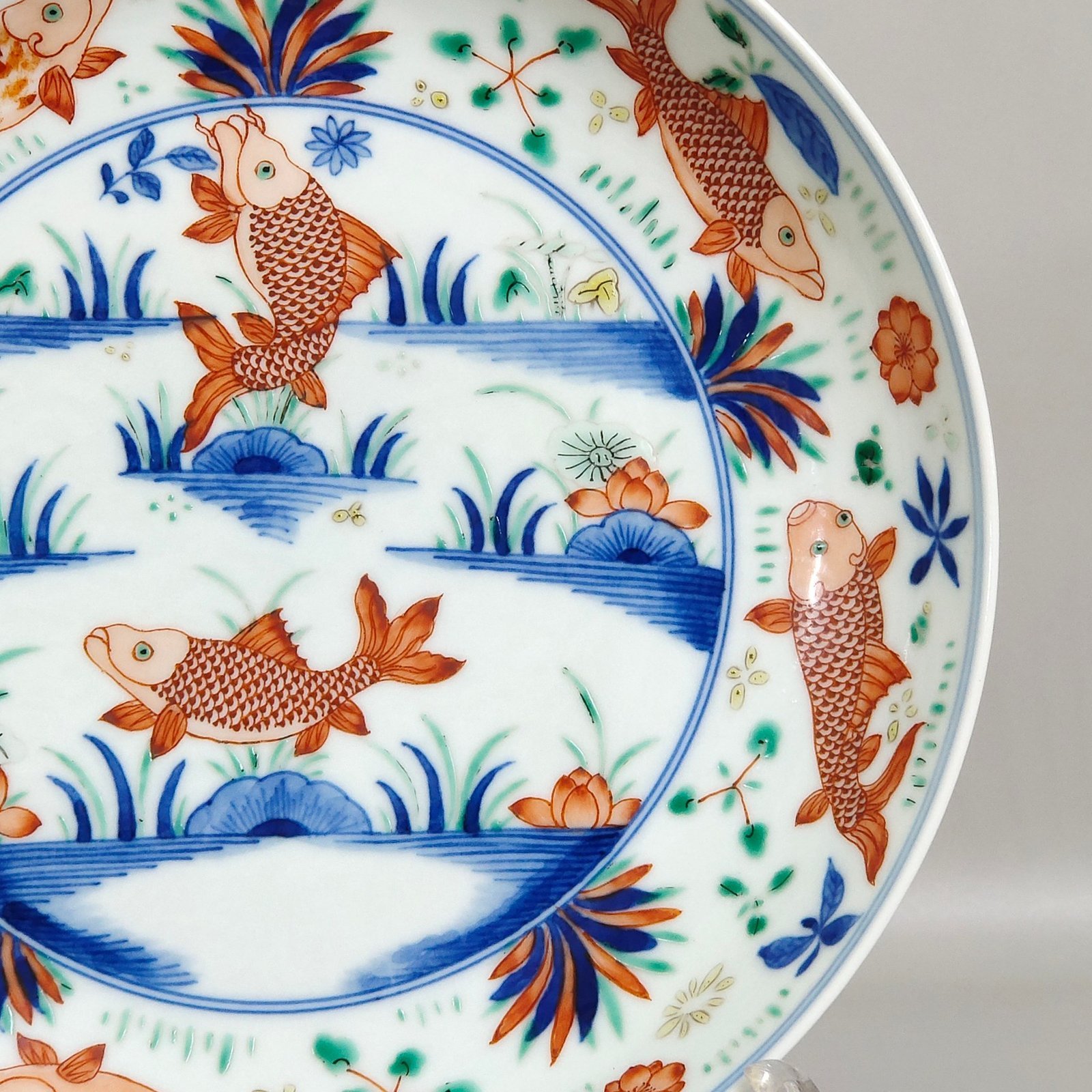 Qing Dynasty Yongzheng famille rose fish and algae pattern plate