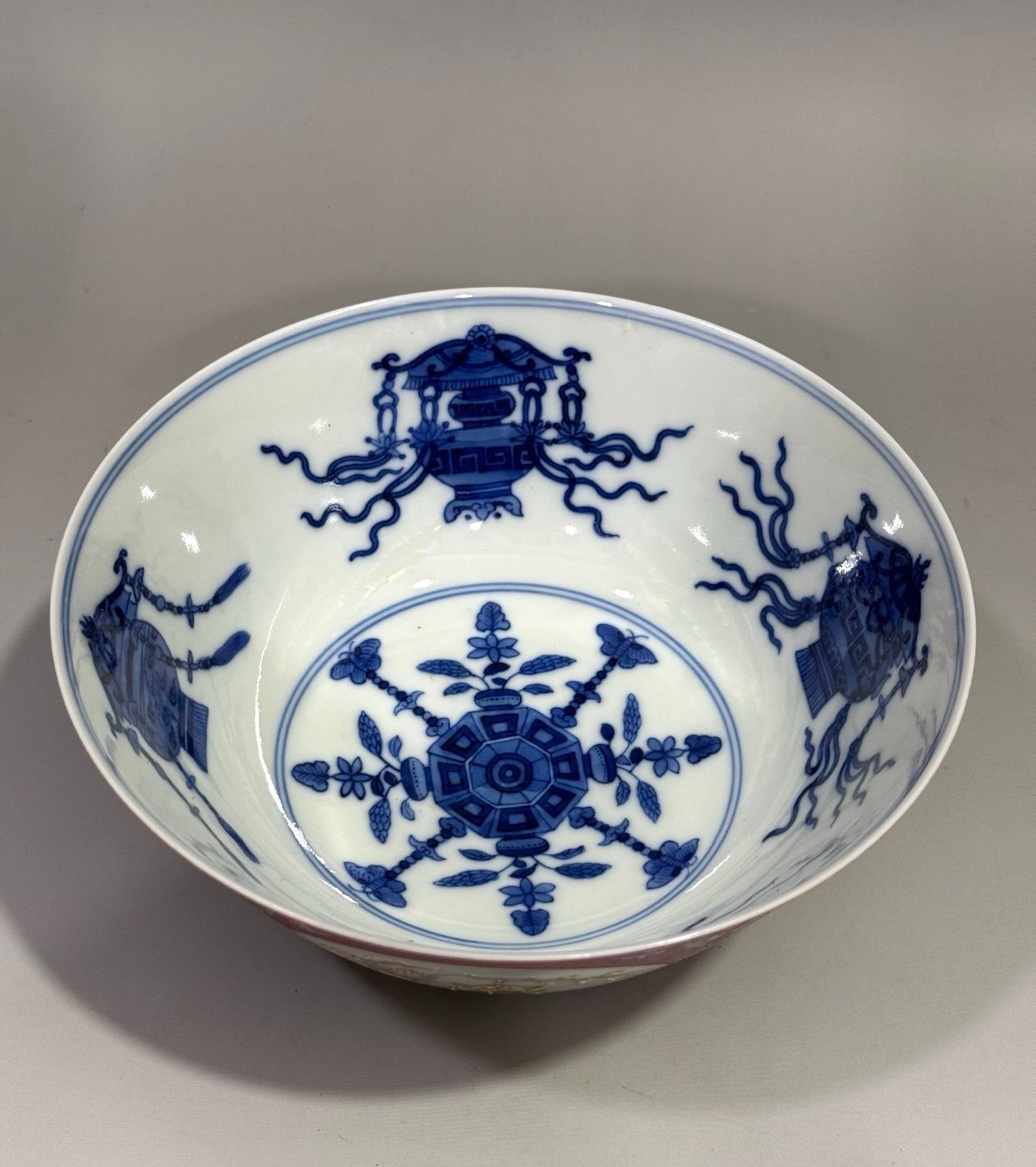 Oing Dynasty Yongzheng Carmine red rolled windowed famille rose bowl